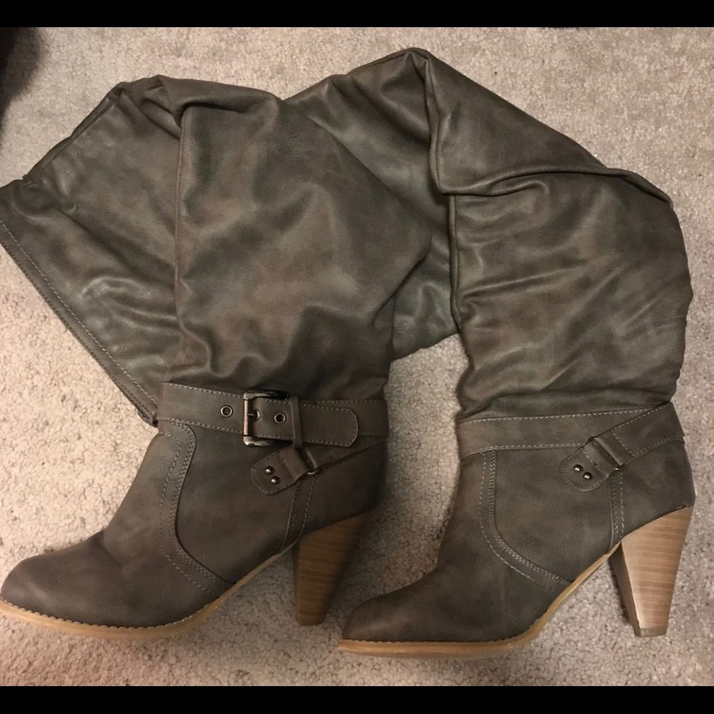 Knee high boots - Size 8